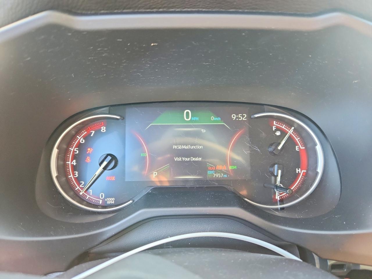 2025 TOYOTA RAV4 XLE PREMIUM photo 17