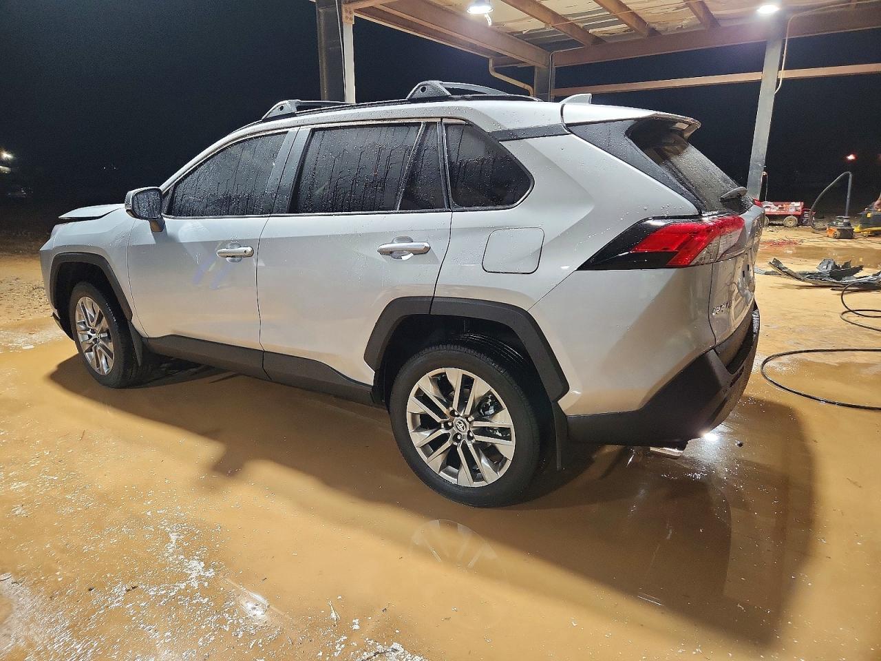 2025 TOYOTA RAV4 XLE PREMIUM photo 3