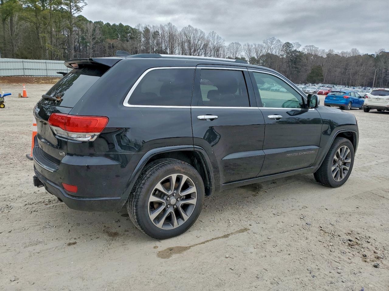 2018 JEEP GRAND CHEROKEE OVERLAND photo 3