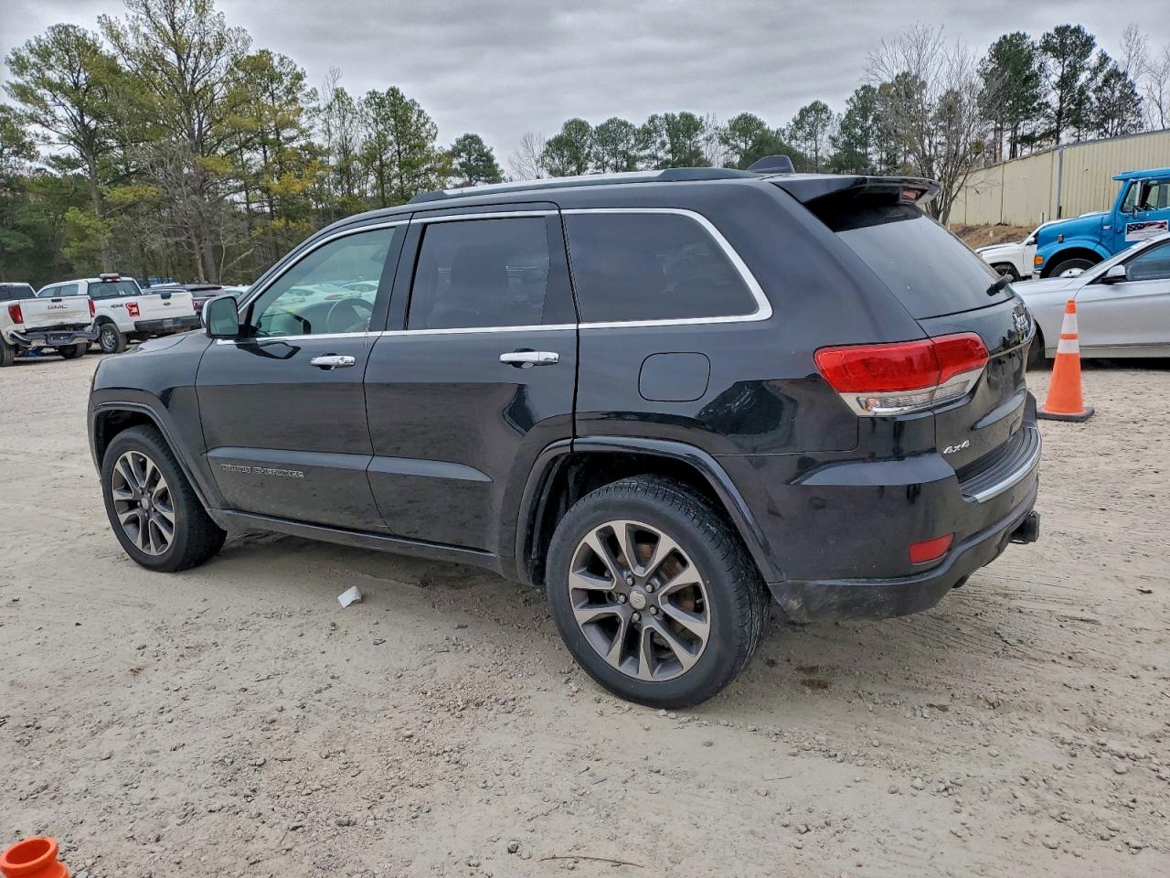 2018 JEEP GRAND CHEROKEE OVERLAND photo 2
