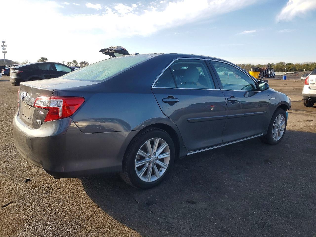 2013 TOYOTA CAMRY HYBRID photo 3