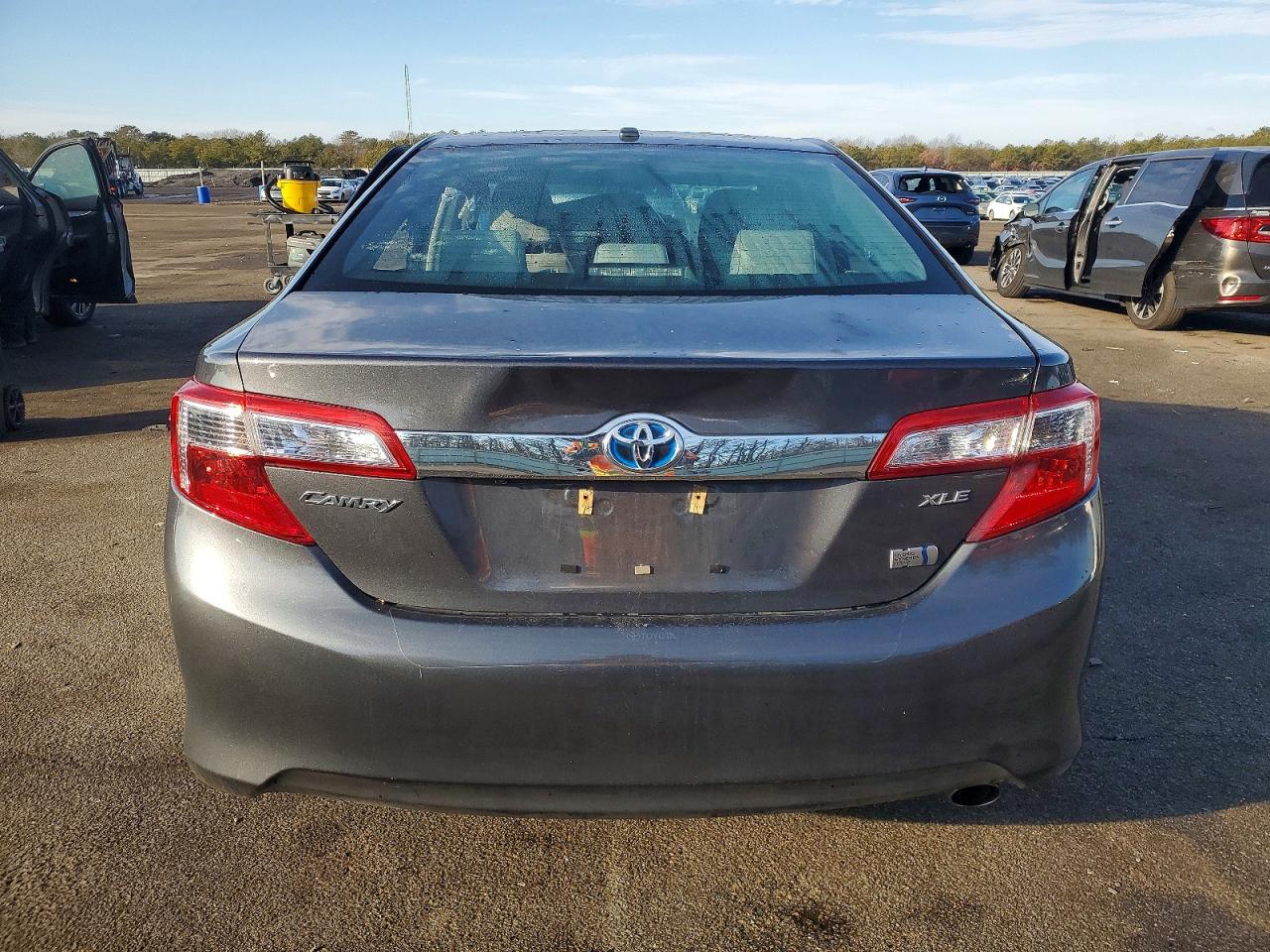 2013 TOYOTA CAMRY HYBRID photo 6