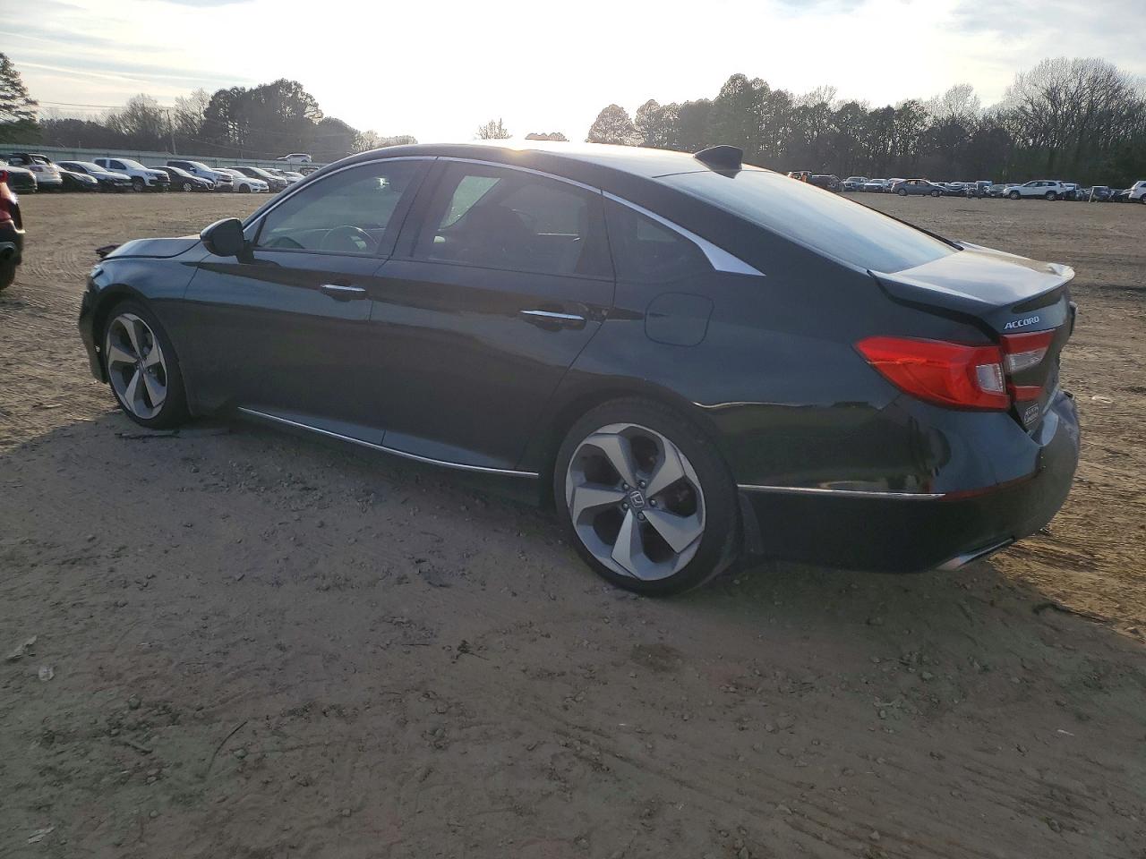 2018 HONDA ACCORD TOURING photo 2