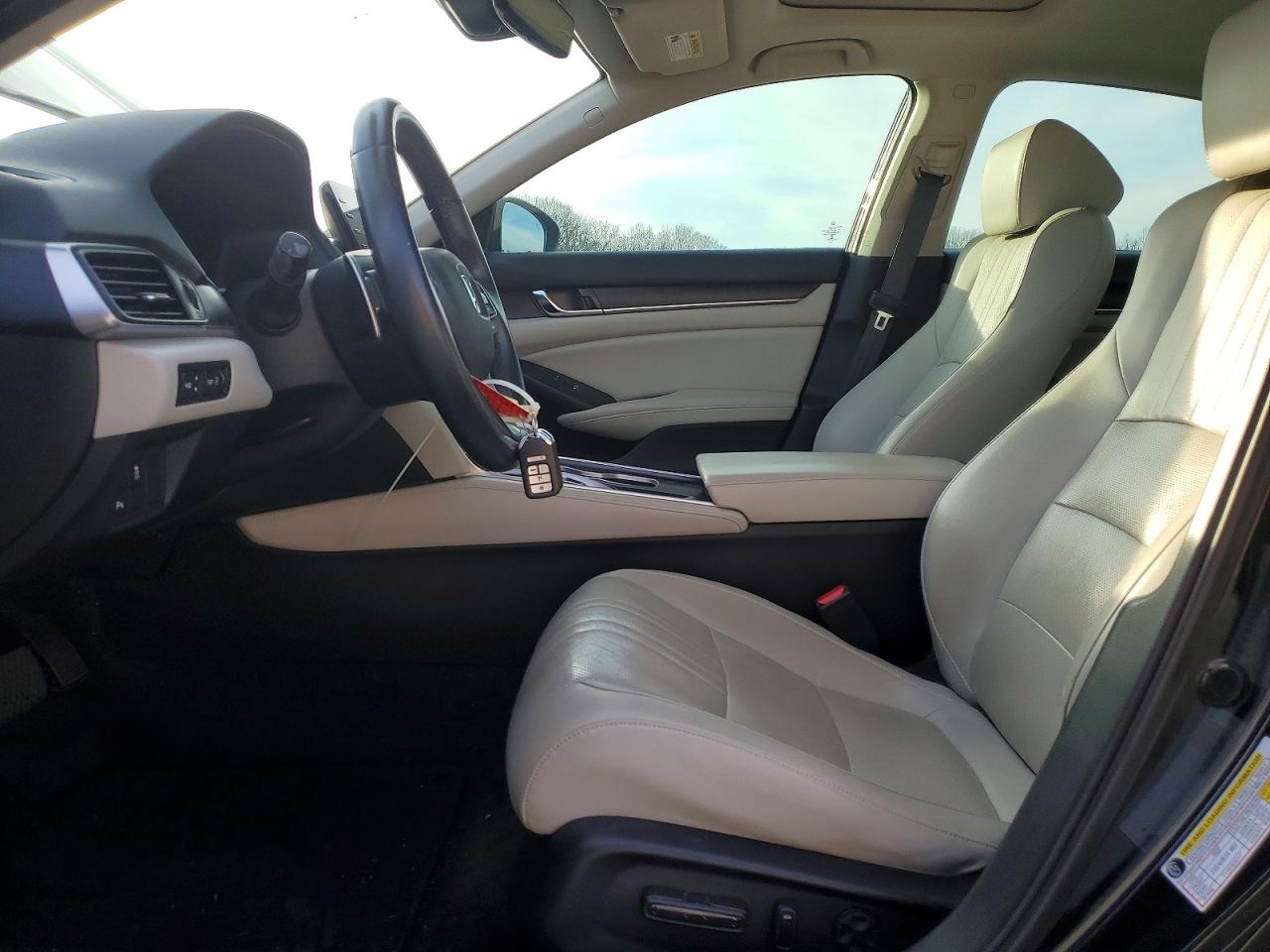 2018 HONDA ACCORD TOURING photo 7
