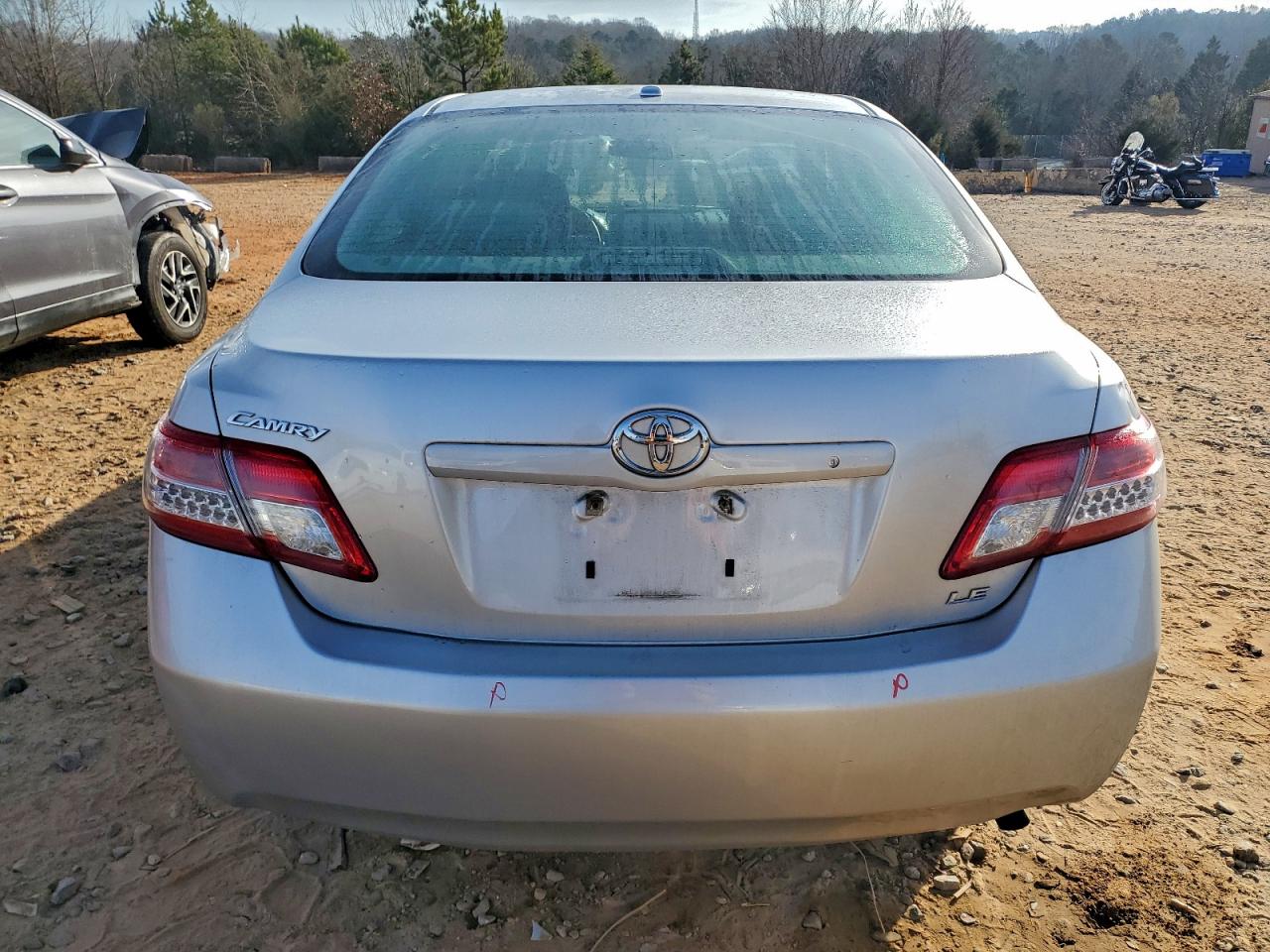 2011 TOYOTA CAMRY BASE photo 11