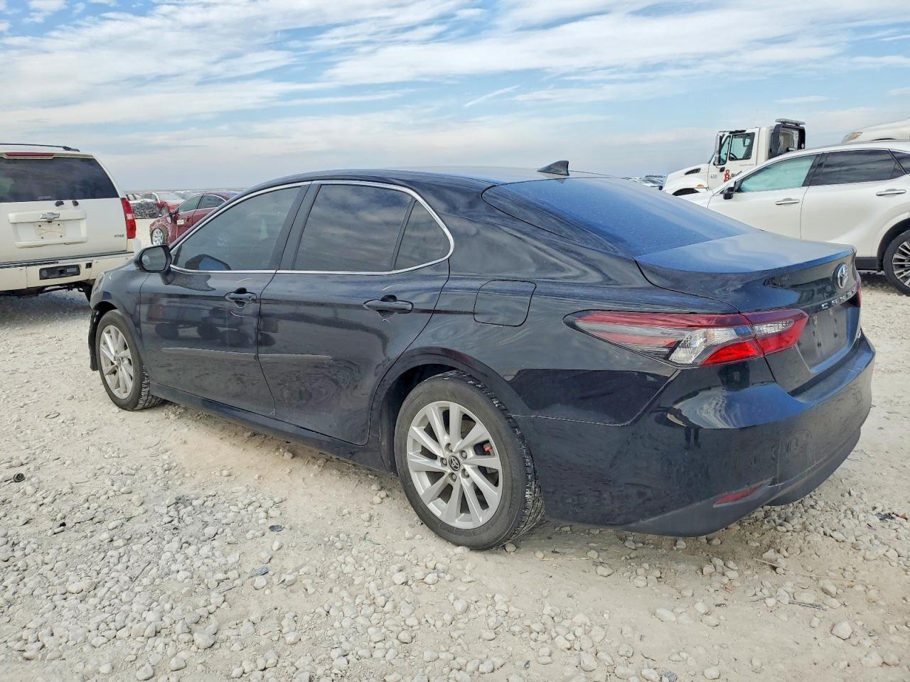 2023 TOYOTA CAMRY LE photo 3
