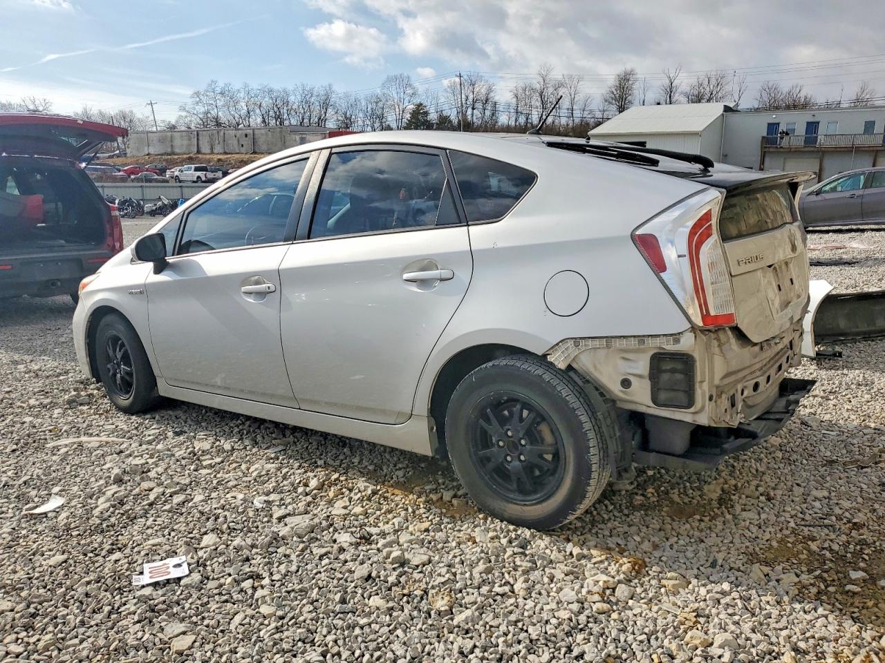 2015 TOYOTA PRIUS photo 2