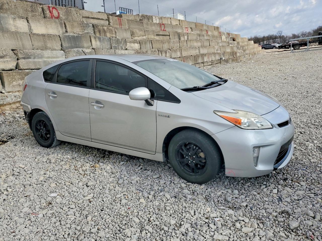 2015 TOYOTA PRIUS photo 4