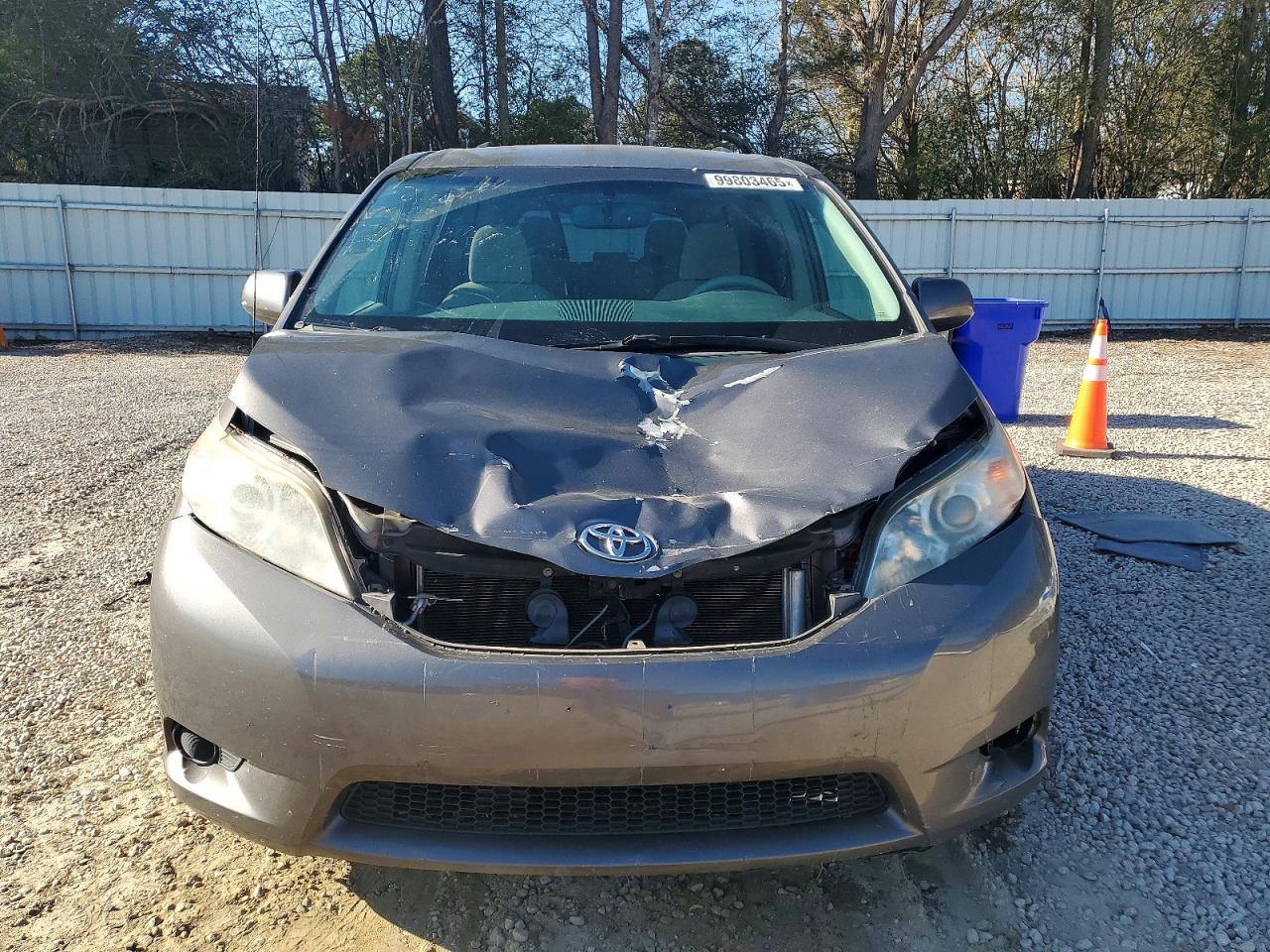 2013 TOYOTA SIENNA LE photo 5