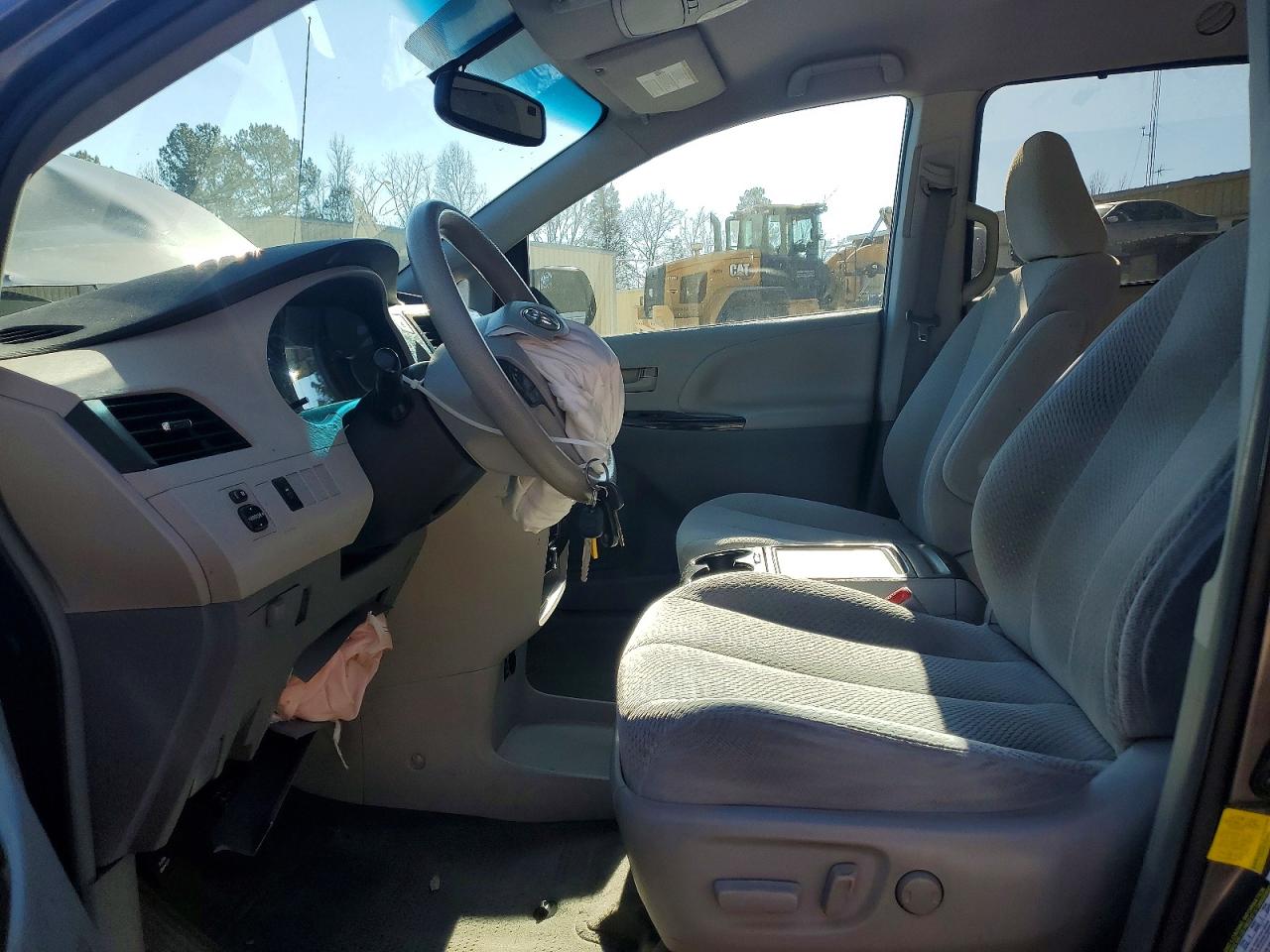 2013 TOYOTA SIENNA LE photo 7