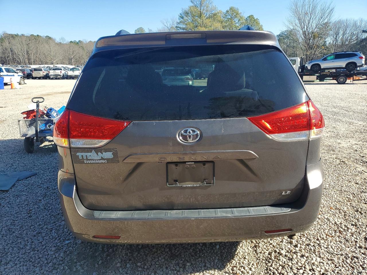 2013 TOYOTA SIENNA LE photo 6