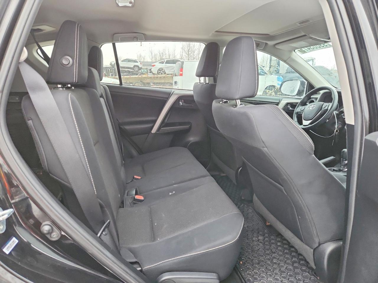 2016 TOYOTA RAV4 XLE photo 11