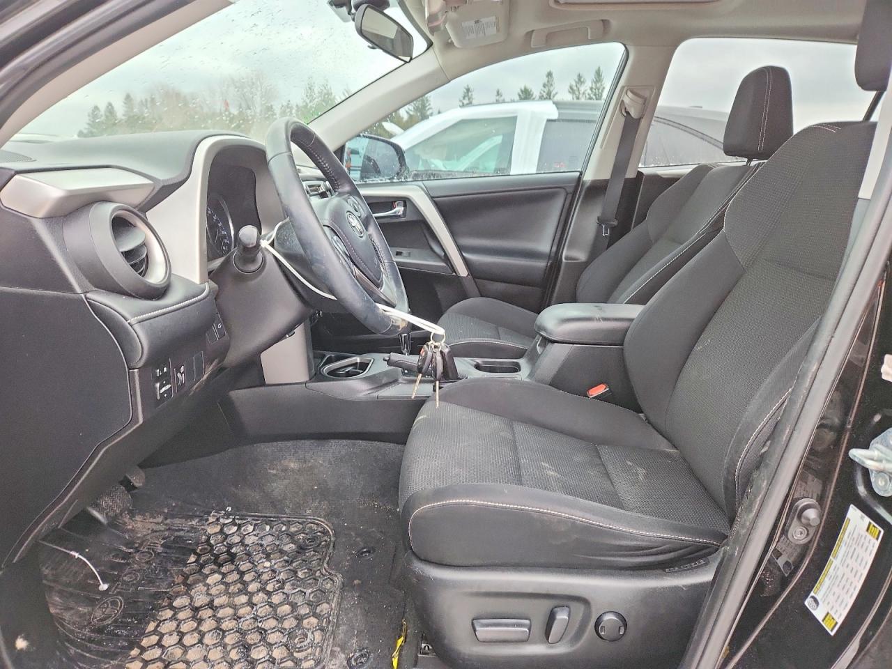 2016 TOYOTA RAV4 XLE photo 7
