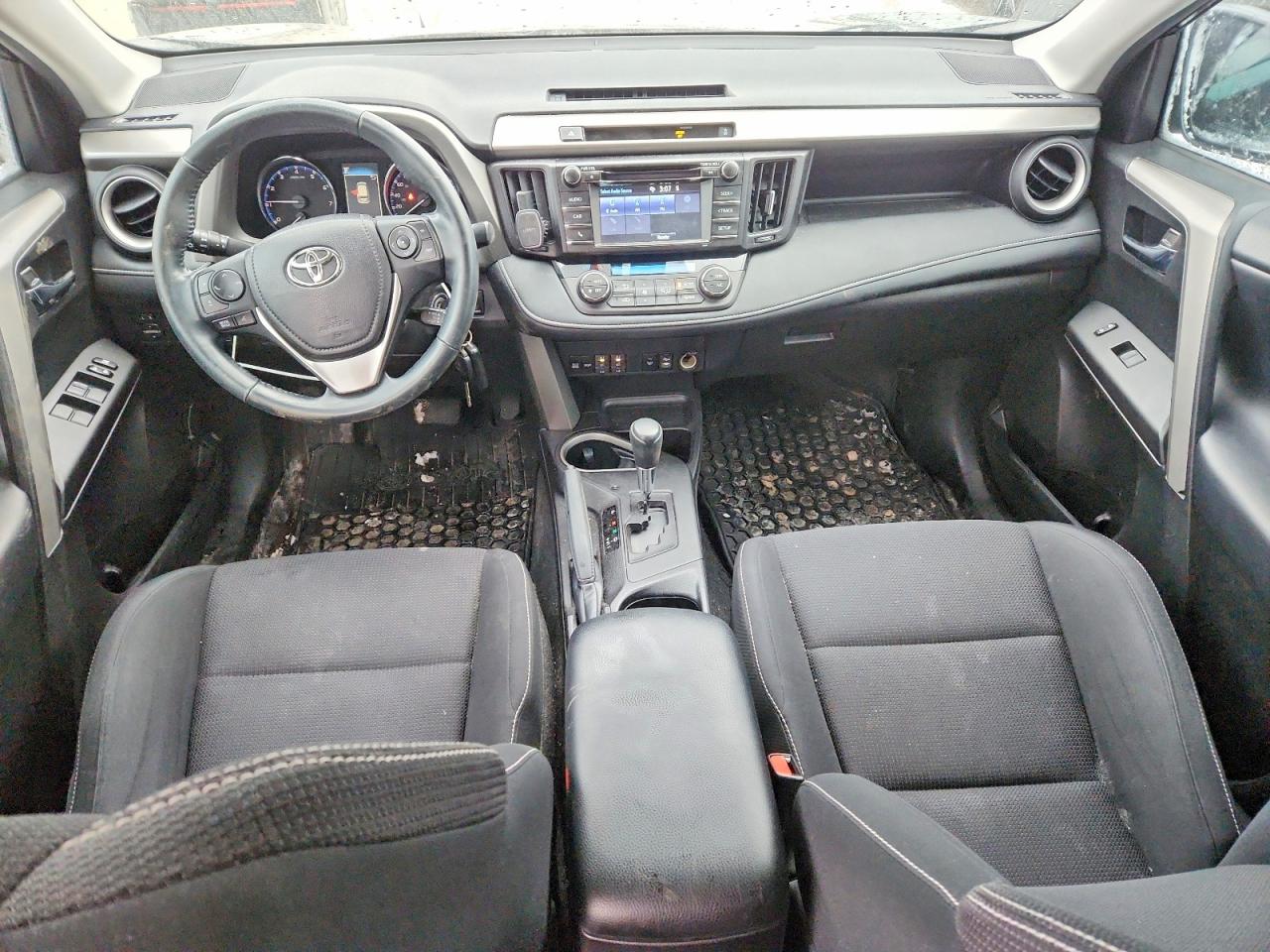 2016 TOYOTA RAV4 XLE photo 8