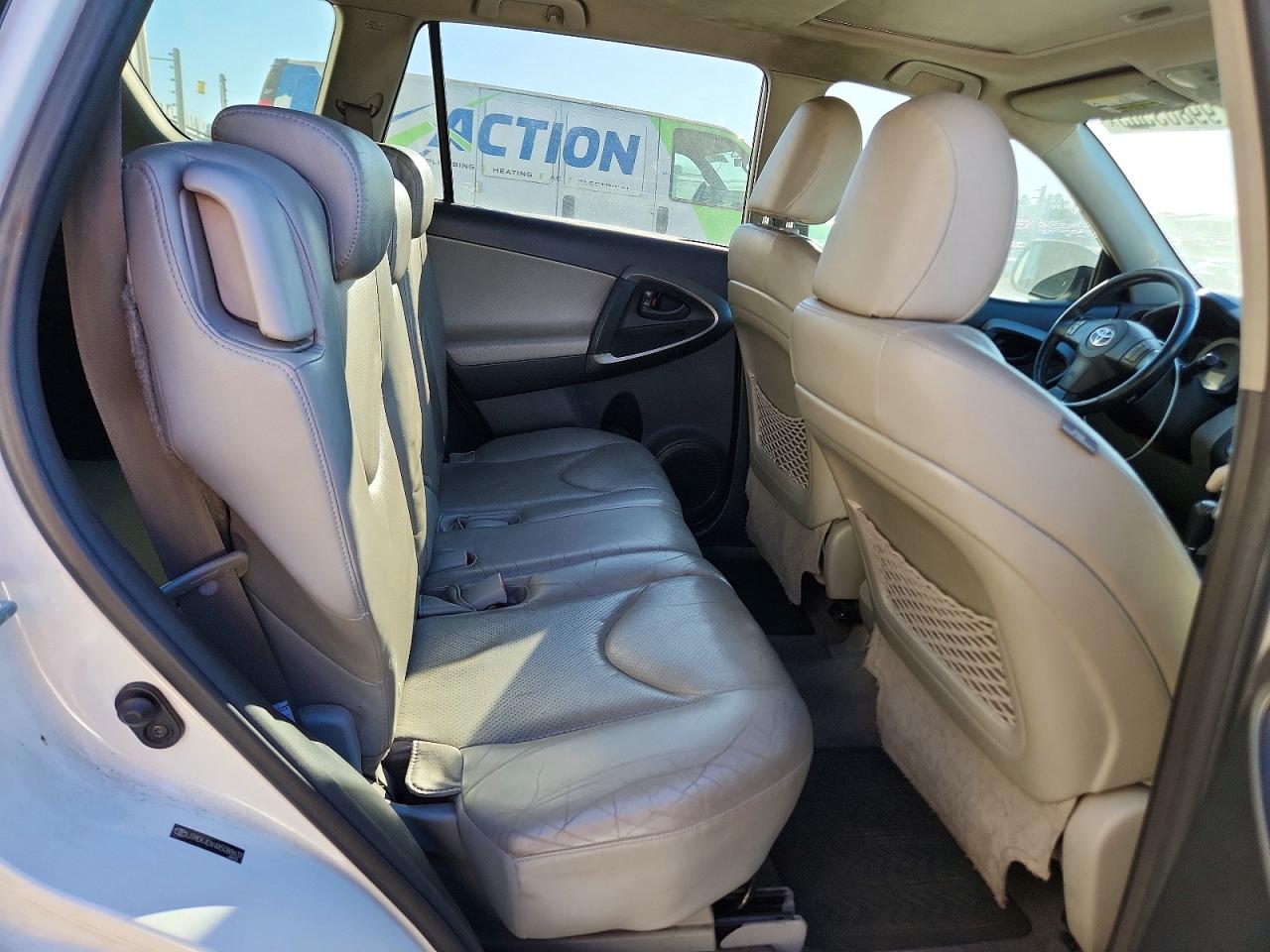2010 TOYOTA RAV4 photo 11