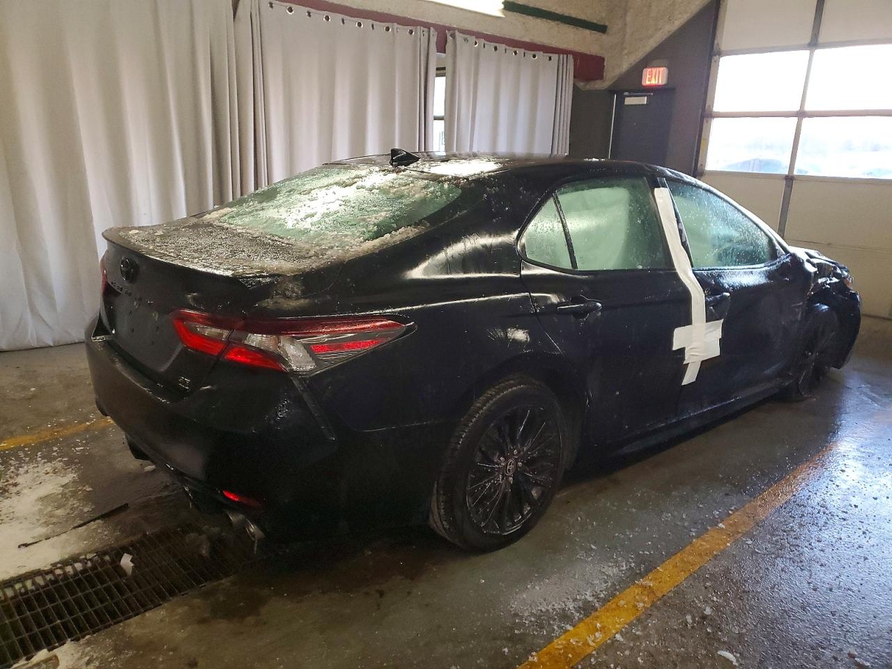 2022 TOYOTA CAMRY SE photo 3