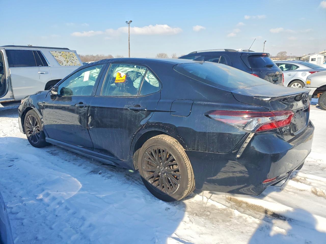 2022 TOYOTA CAMRY SE photo 2