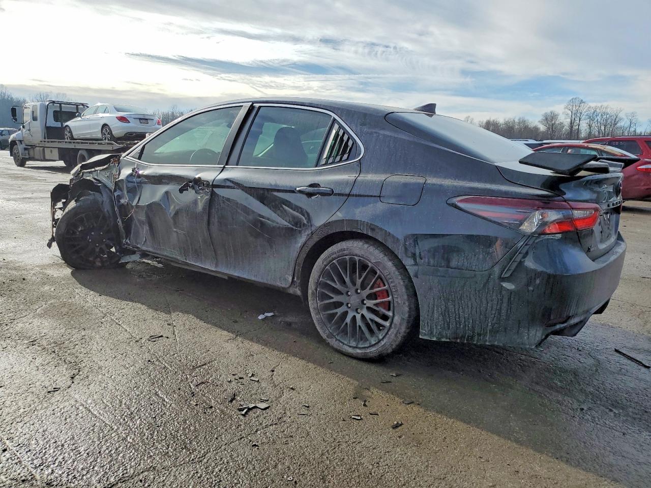2022 TOYOTA CAMRY SE photo 2