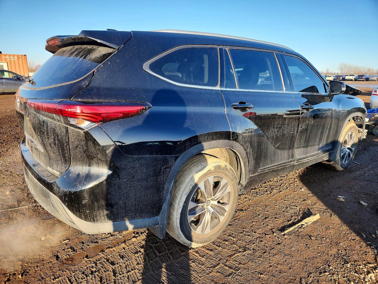 2022 TOYOTA HIGHLANDER XLE photo 3