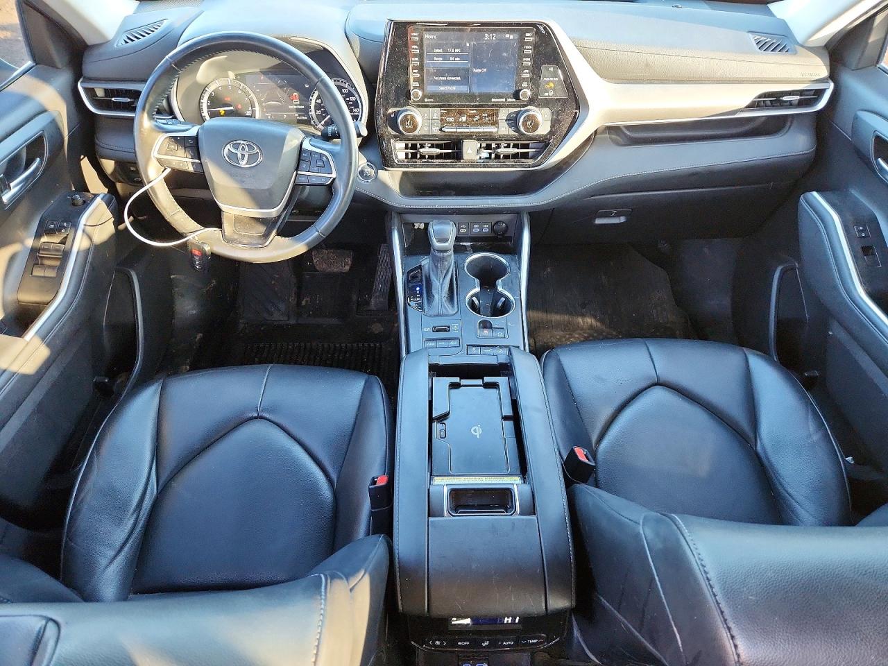 2022 TOYOTA HIGHLANDER XLE photo 8
