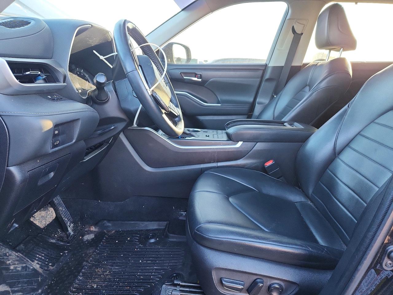 2022 TOYOTA HIGHLANDER XLE photo 7