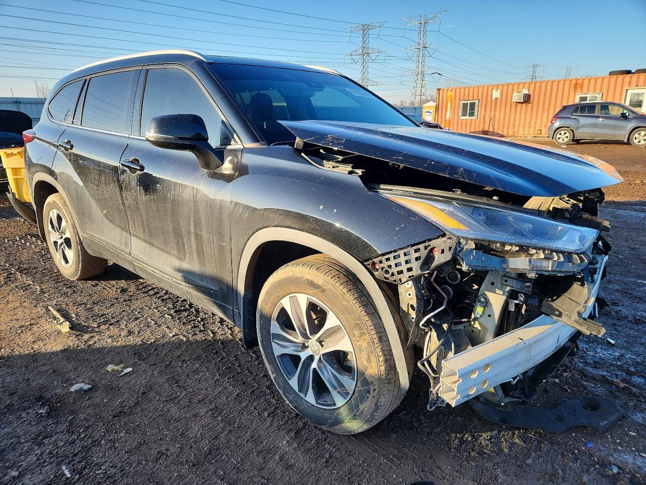 2022 TOYOTA HIGHLANDER XLE photo 4