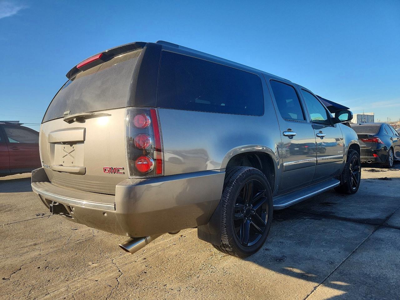 2012 GMC YUKON XL DENALI photo 5