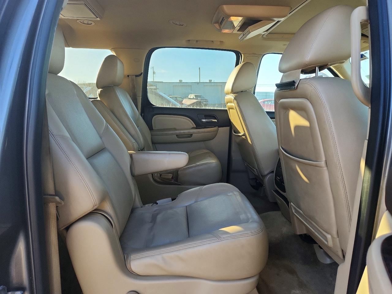 2012 GMC YUKON XL DENALI photo 19