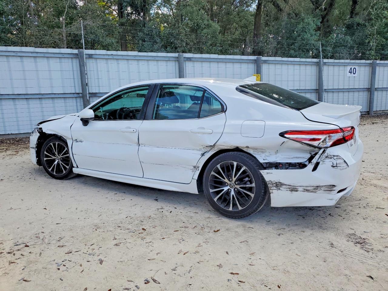 2020 TOYOTA CAMRY SE photo 2