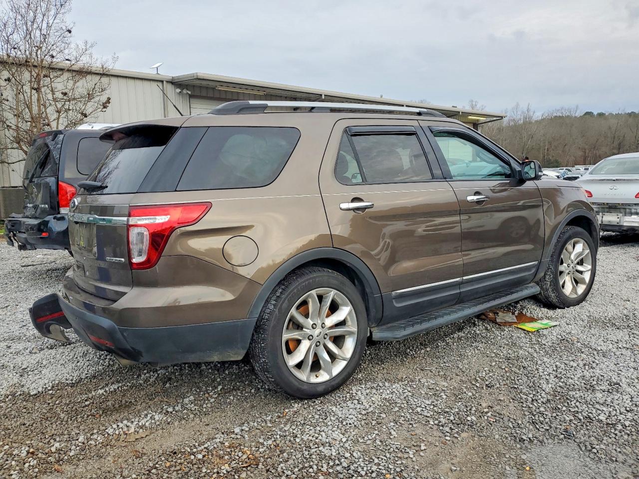 2015 FORD EXPLORER XLT photo 3