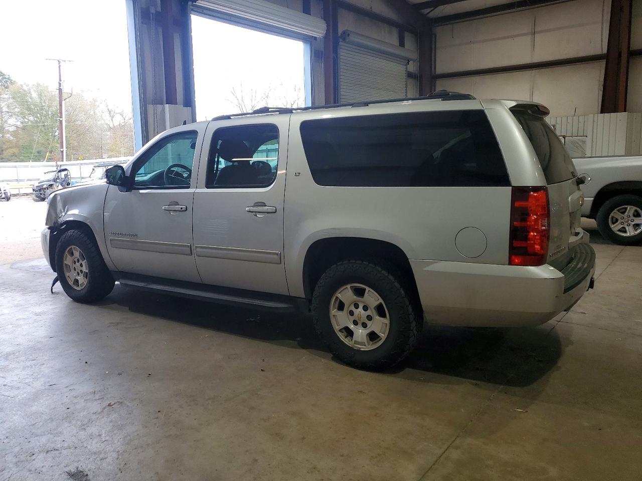 2012 CHEVROLET SUBURBAN C1500 LT photo 2