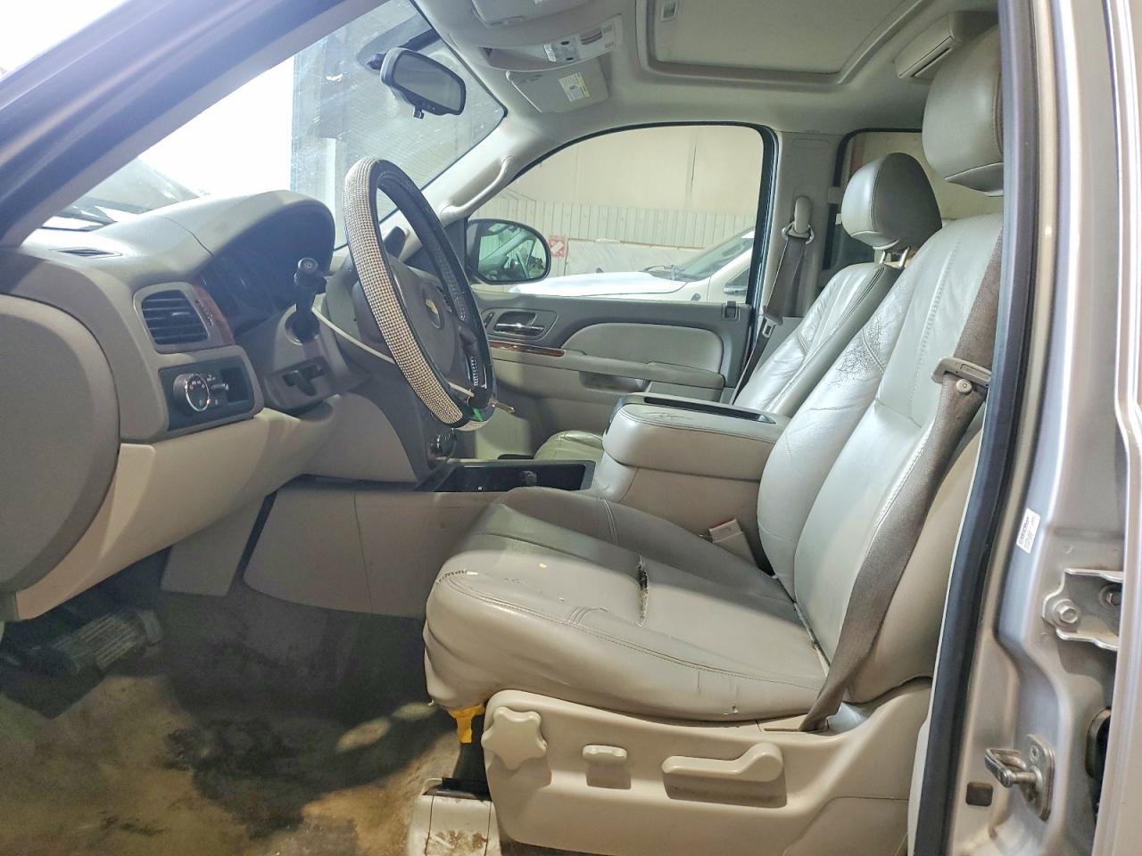 2012 CHEVROLET SUBURBAN C1500 LT photo 7