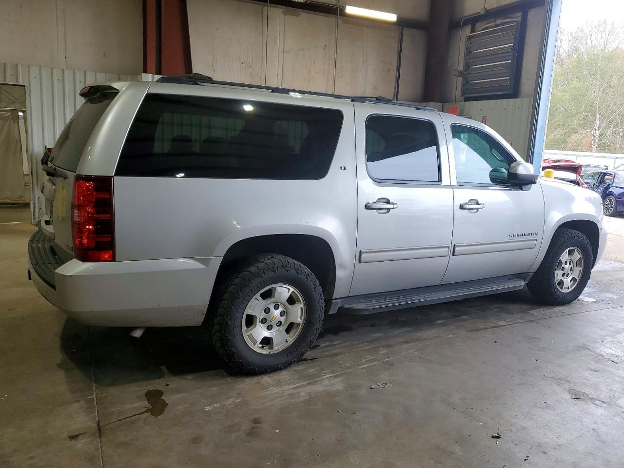 2012 CHEVROLET SUBURBAN C1500 LT photo 3