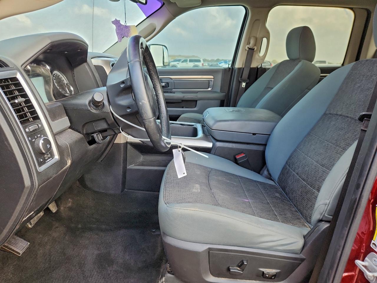 2018 RAM 1500 SLT photo 7