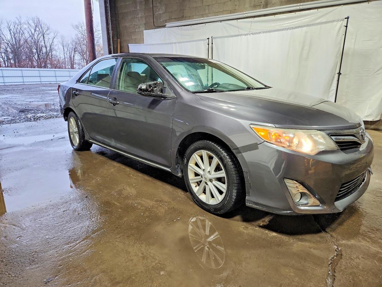 2014 TOYOTA CAMRY L photo 4