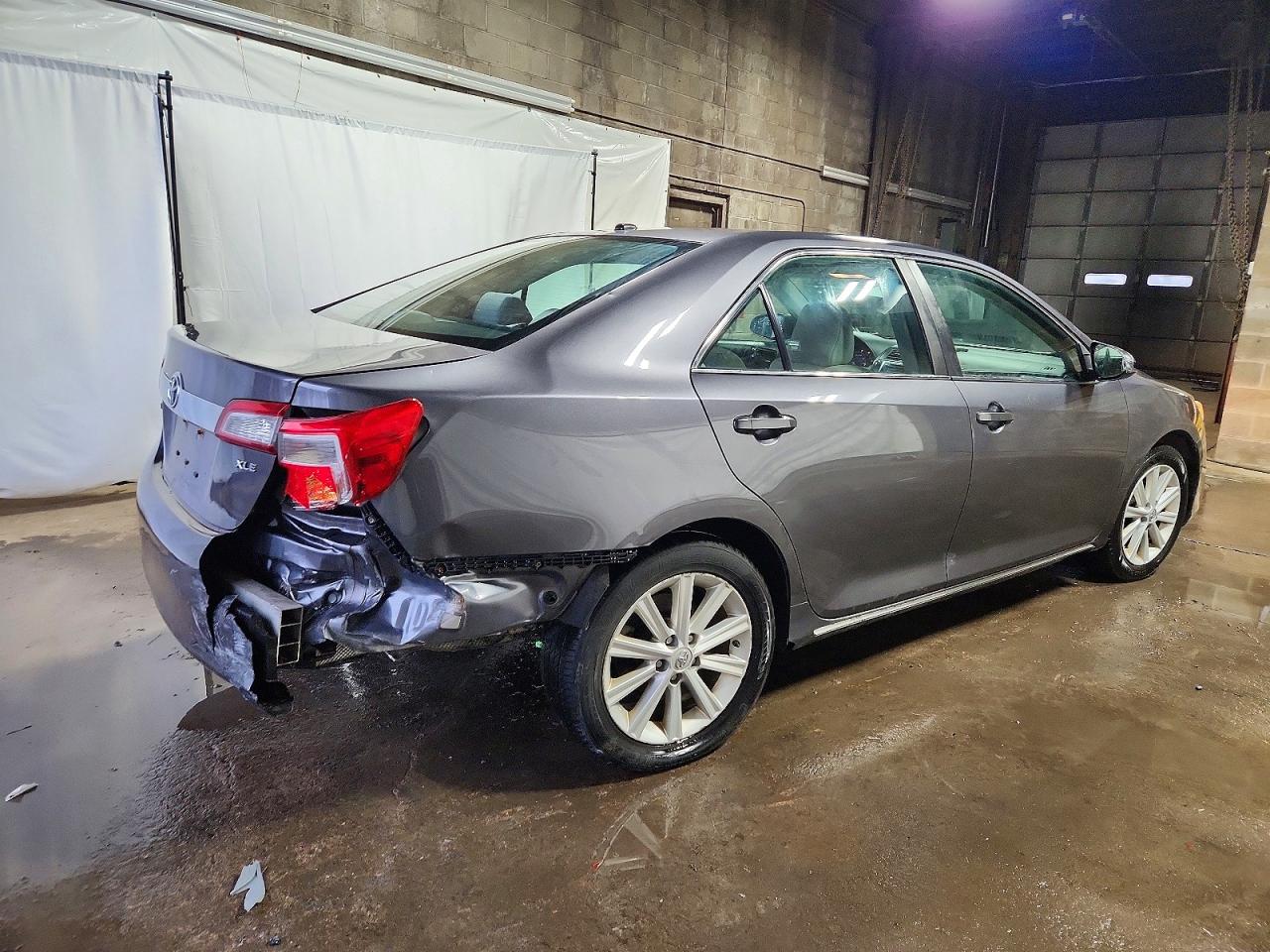 2014 TOYOTA CAMRY L photo 3