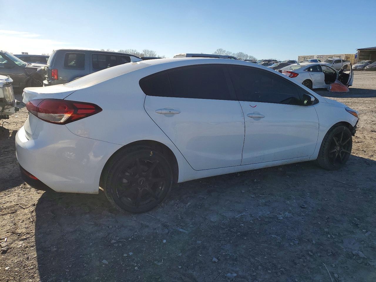 2017 KIA FORTE LX photo 3