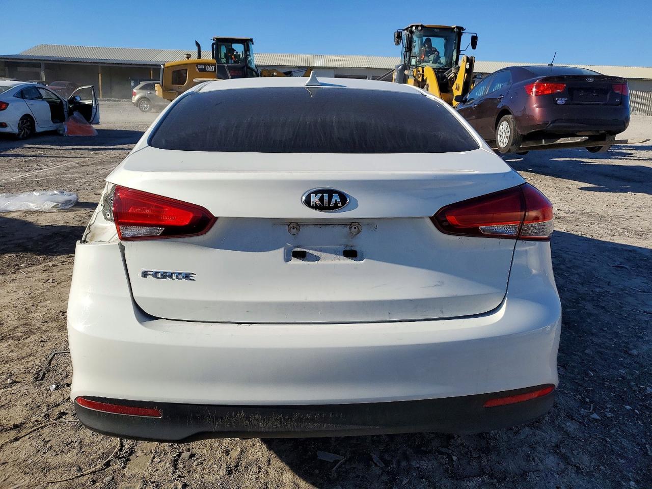 2017 KIA FORTE LX photo 6