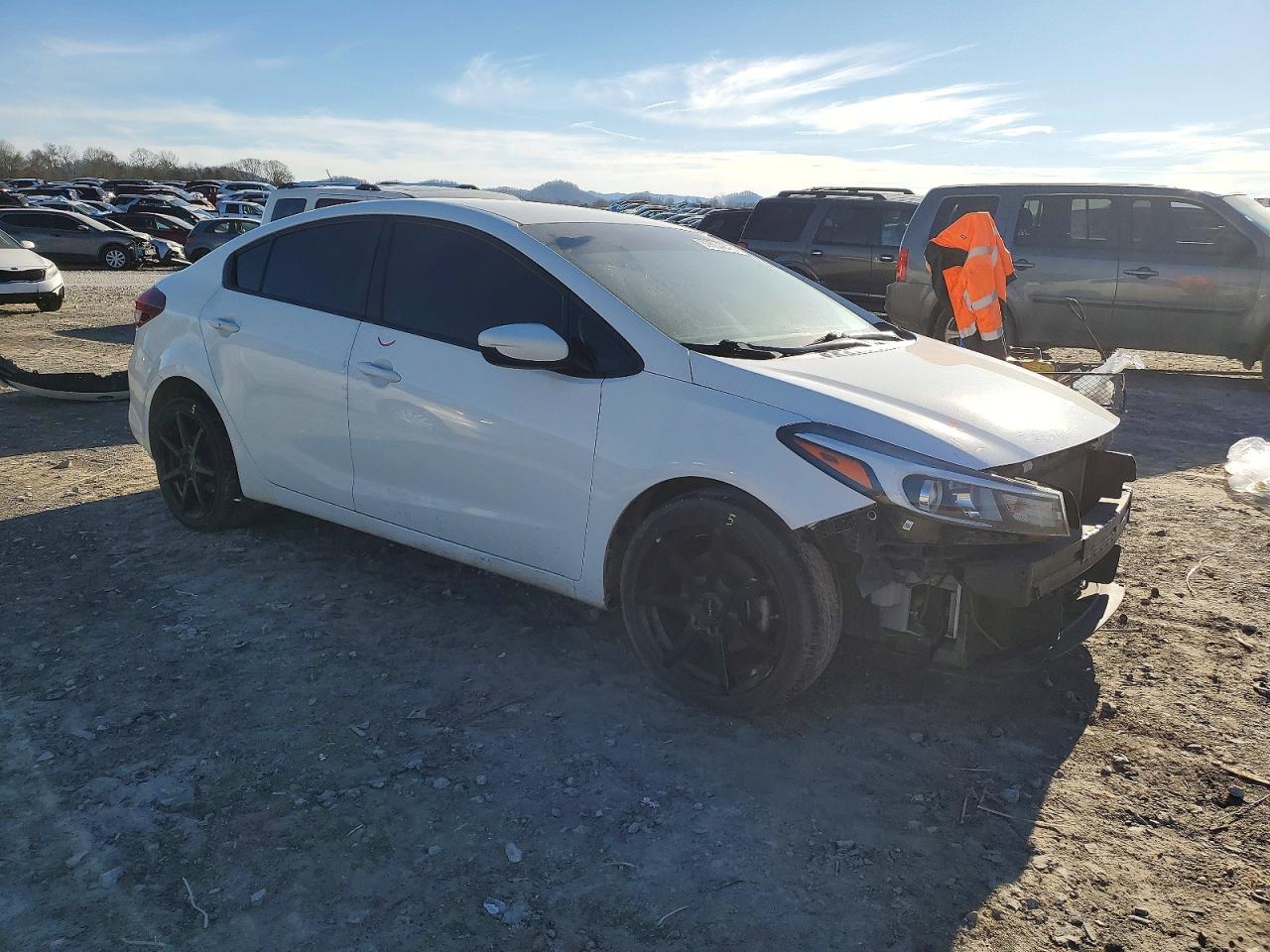 2017 KIA FORTE LX photo 4