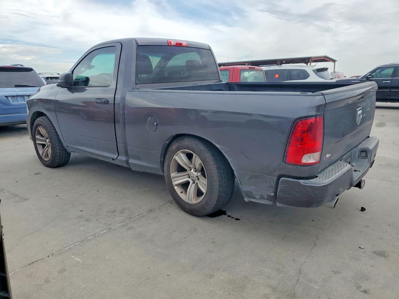 2014 RAM 1500 ST photo 3