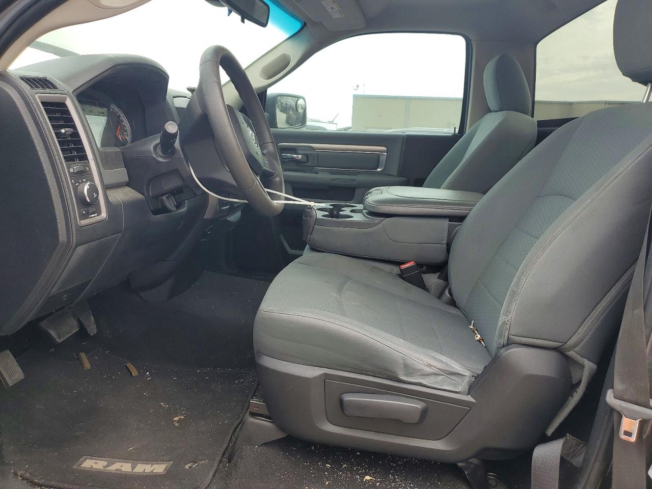 2014 RAM 1500 ST photo 13