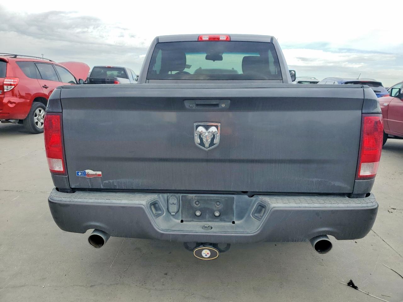2014 RAM 1500 ST photo 11