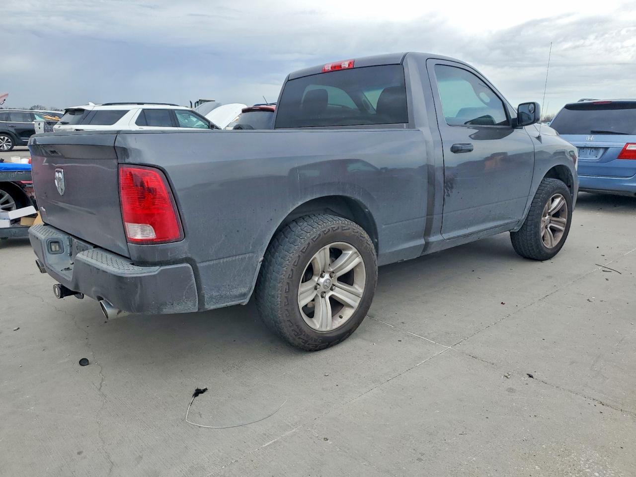 2014 RAM 1500 ST photo 5