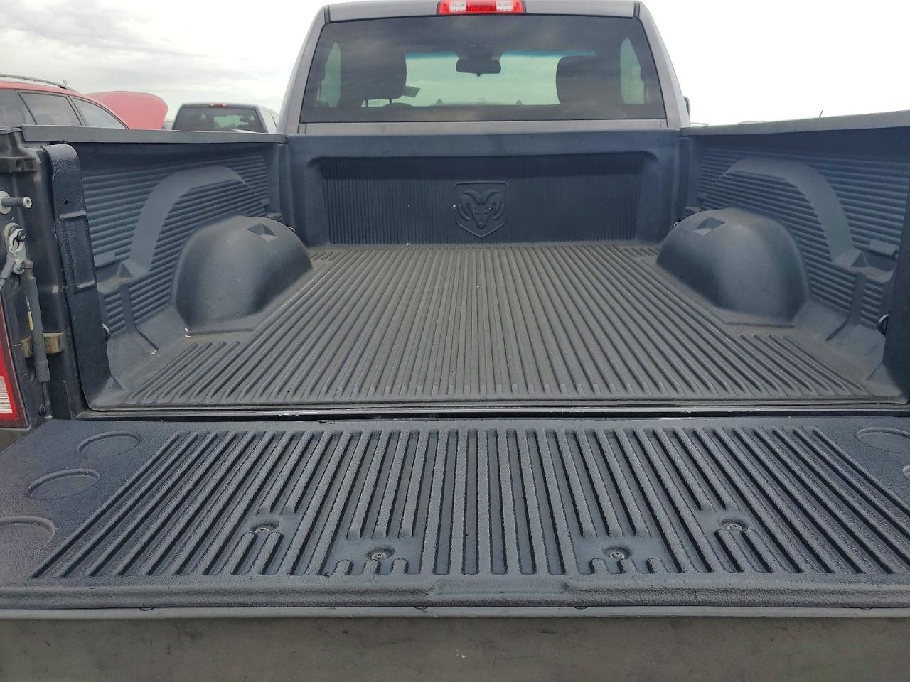 2014 RAM 1500 ST photo 19
