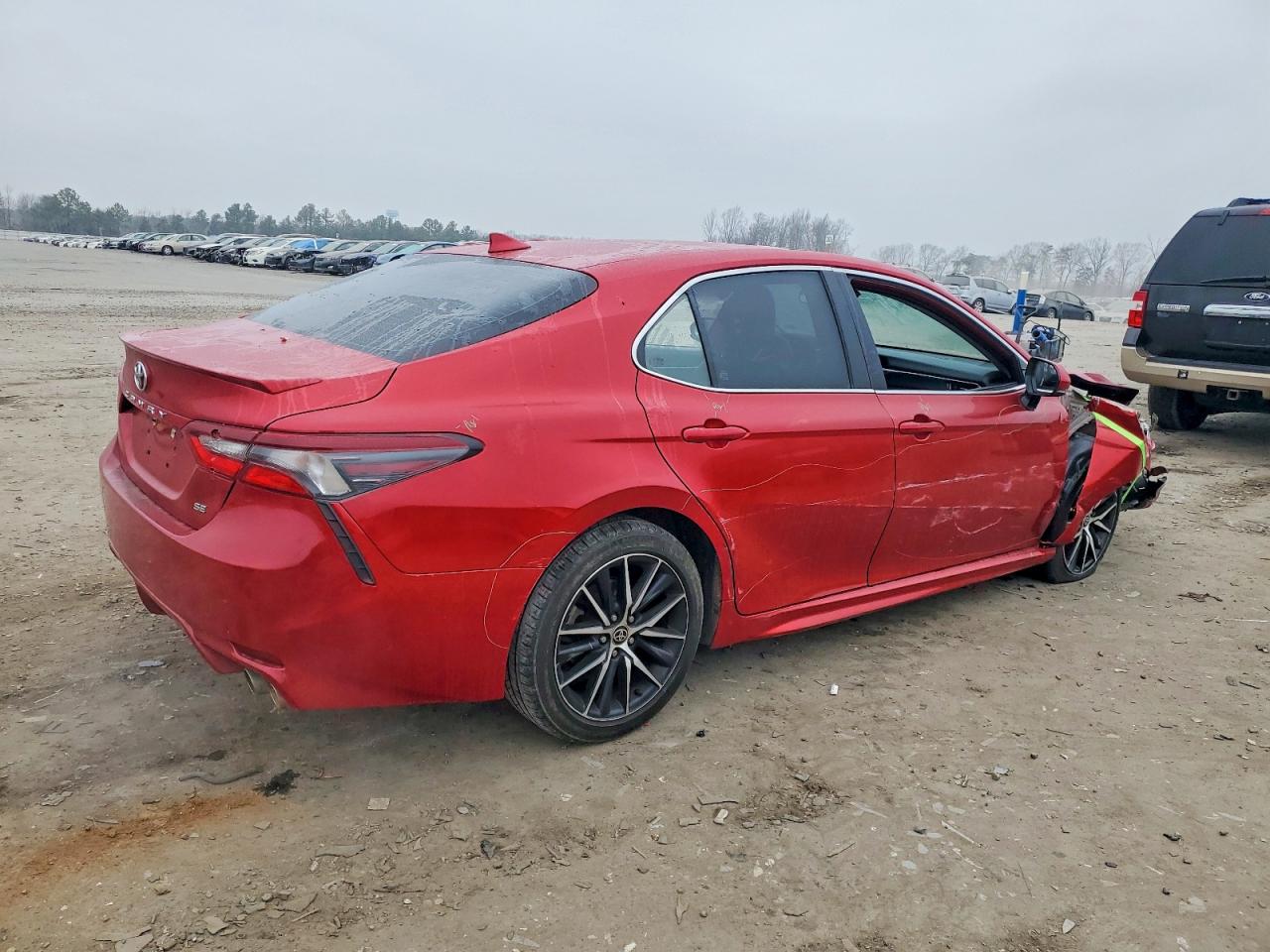 2021 TOYOTA CAMRY SE photo 3