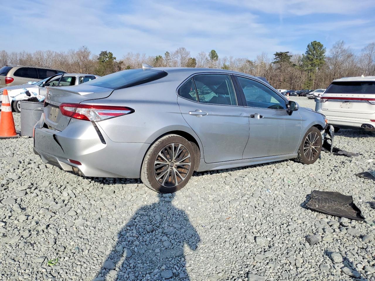 2020 TOYOTA CAMRY SE photo 5