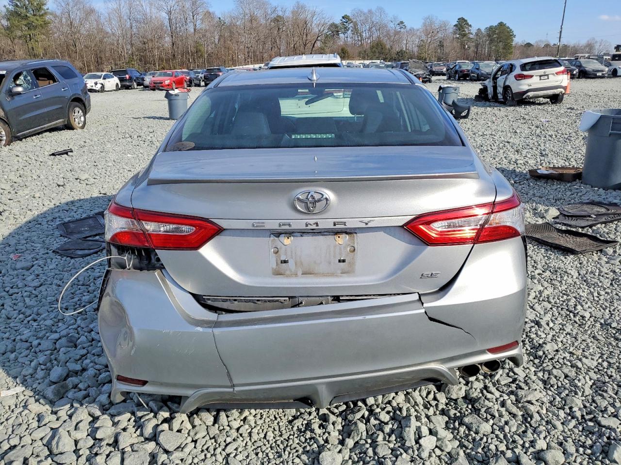 2020 TOYOTA CAMRY SE photo 11