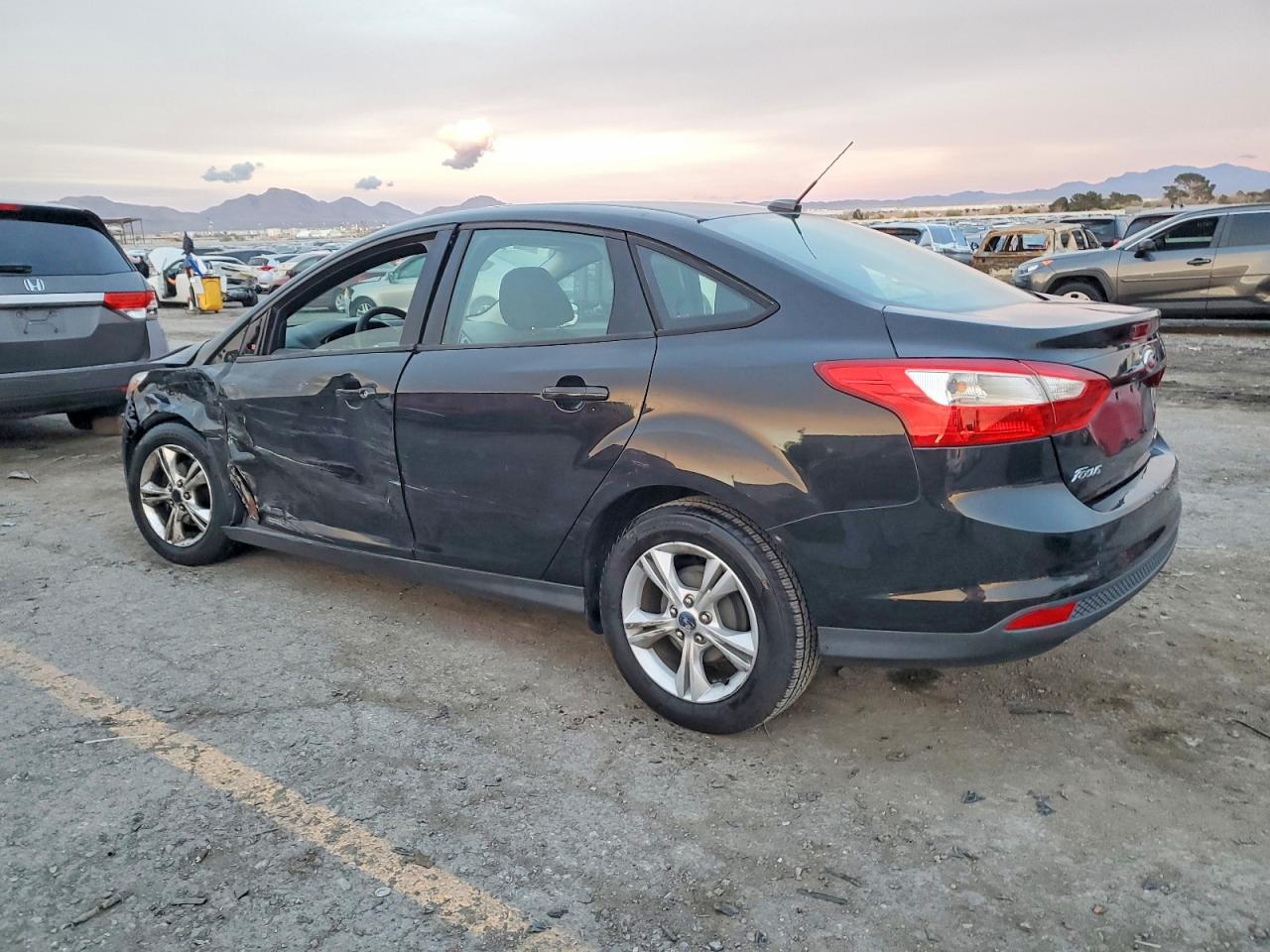 2013 FORD FOCUS SE photo 2