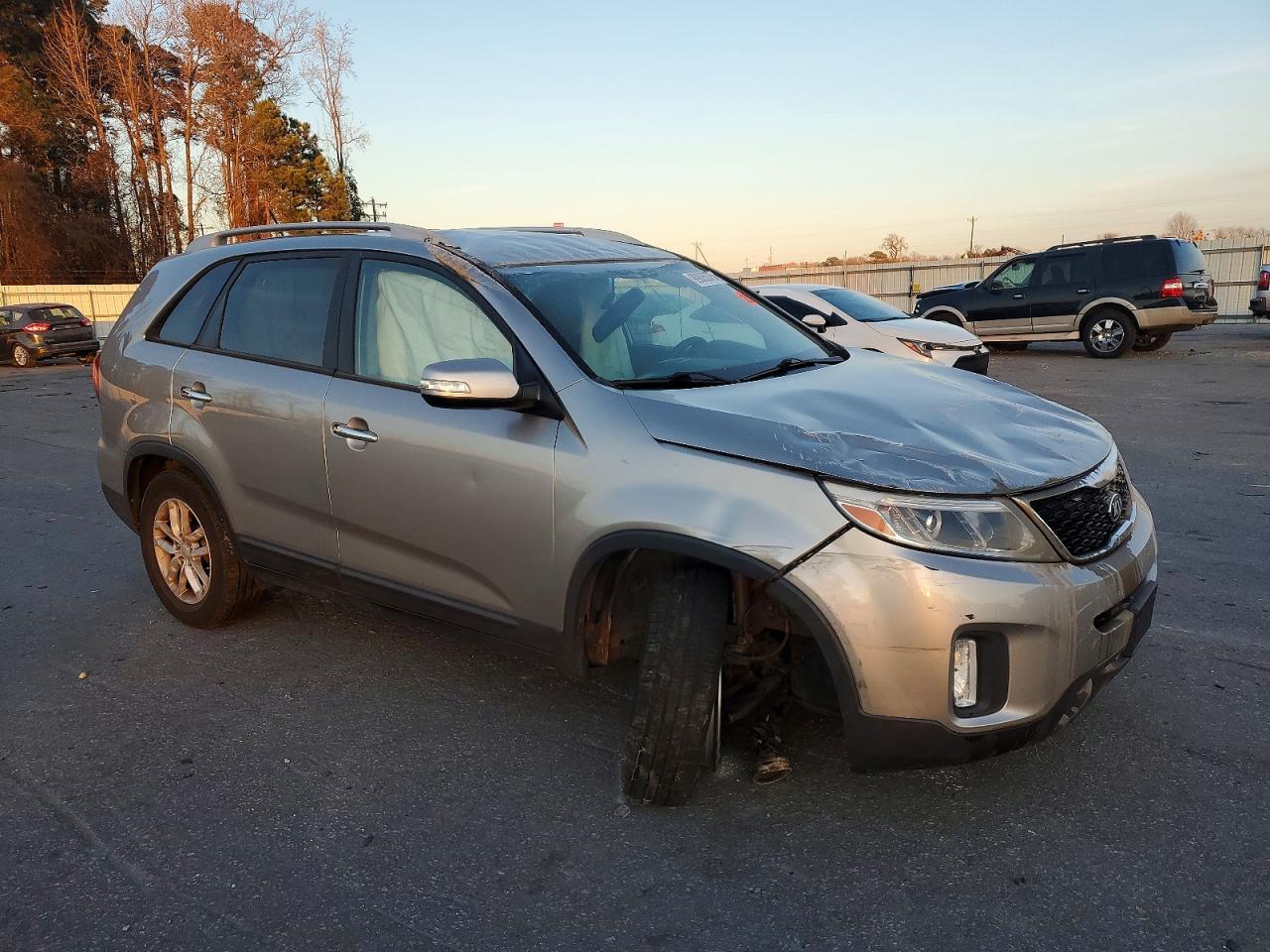 2014 KIA SORENTO LX photo 4