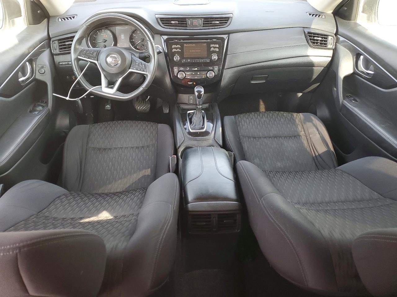 2017 NISSAN ROGUE SV photo 8